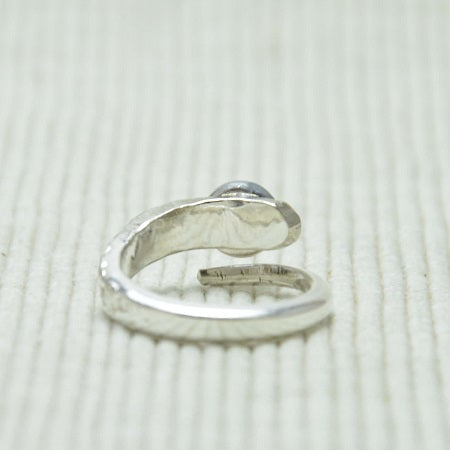 Zimtschnecke Ring aus einer Gabelzinke mit Swarovski von hinten