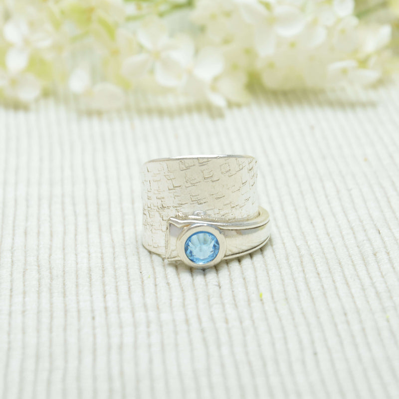 Götterspeise Ring aus einem Teelöffel rauh mit Swarovski hellblau